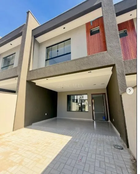 Sobrado / Residencial  à venda no bairro Saguaçú
