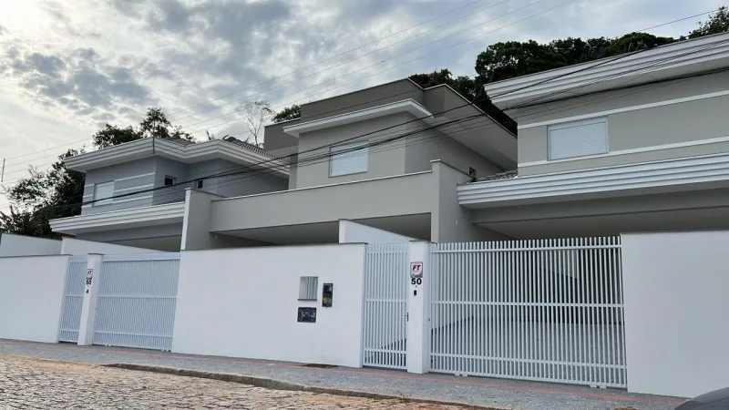 Casa à venda no bairro Glória | Joinville - SC